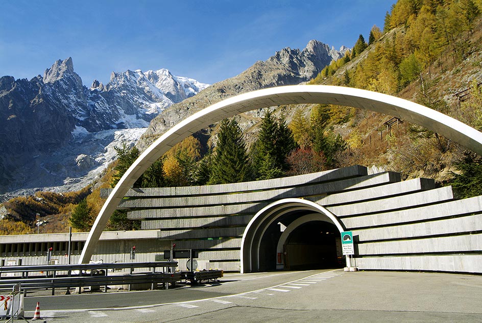 Mont Blanc Tunnel: SubWAVE™ will be deployed to allow truck platooning tests